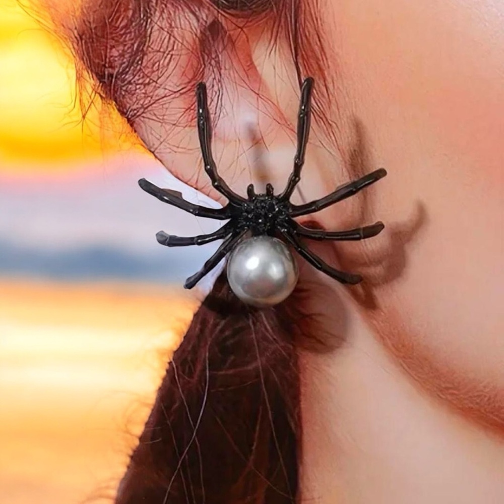 Gothic‎ Black/Gray Spider Stud Earrings Faux Pearl Accents Vintage Boho Style
